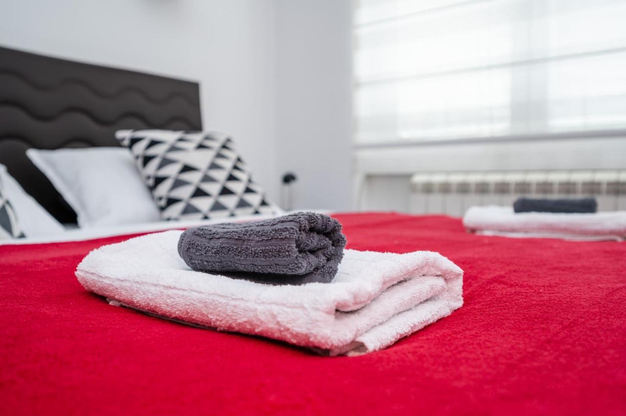 Bright 1Bdr Apartment In The City Center سراييفو المظهر الخارجي الصورة